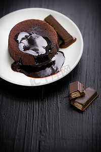 巧克力蛋糕 / 蛋糕 / 黑色背景巧克力蛋糕
