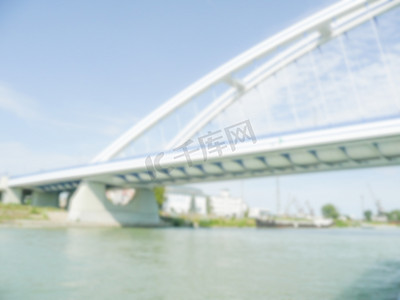布拉迪斯拉发阿波罗桥细节的散焦背景，