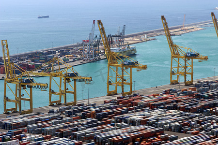 码头货运摄影照片_巴塞罗那港货运码头
