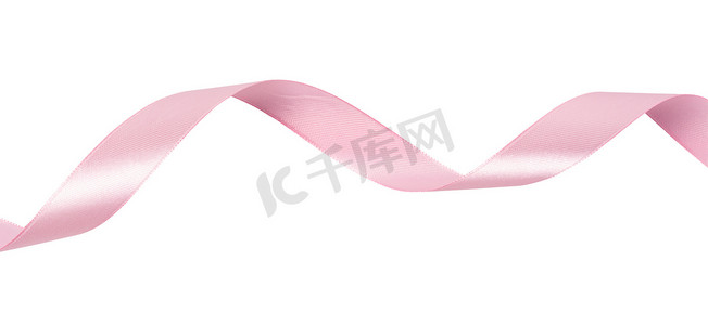 一条粉红丝带在白色背景上被隔离，带有剪裁路径