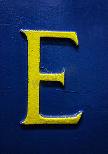 遇险状态排版中的书面措辞发现字母 E