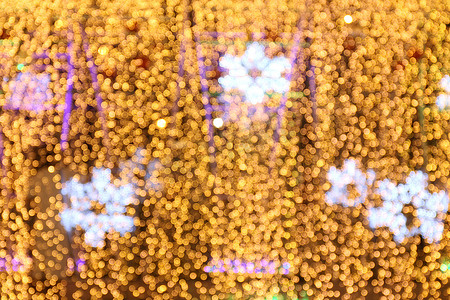 散景背景和雪形金黄色五颜六色的圣诞快乐，新年快乐散景灯光闪耀在夜间背景，散景闪光灯，金色豪华背景纹理，闪闪发光的壁纸