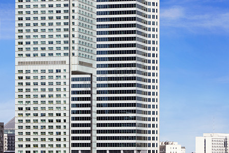 洲际酒店摄影照片_华沙商业区的现代摩天大楼