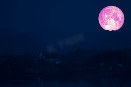 夜空中的草莓满月回到剪影山