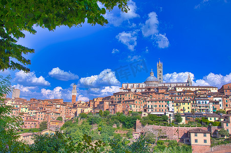 锡耶纳摄影照片_意大利锡耶纳历史名城的美丽全景。