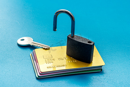 信用卡被黑客入侵。