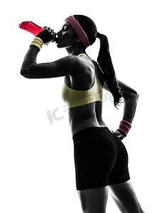 女人锻炼健身喝能量饮料剪影