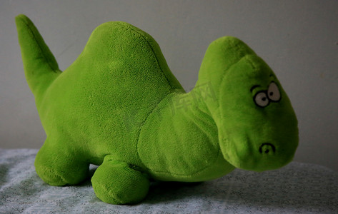 绿色毛绒恐龙