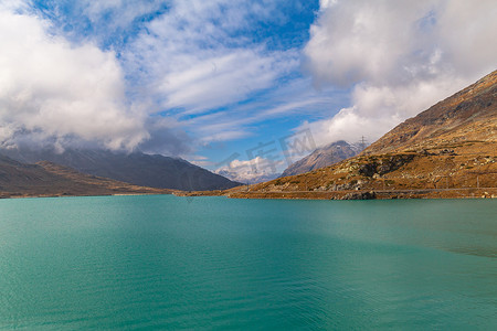 格劳宾登州伯尔尼纳山口拉戈比安科湖全景