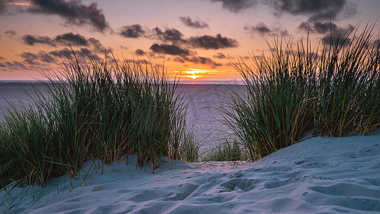 日落期间的特塞尔海滩荷兰荷兰岛特塞尔