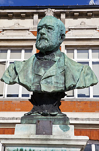 布里克斯顿的亨利·泰特爵士雕像
