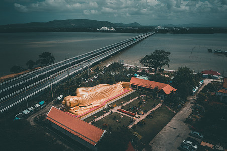 泰国宋卡有卧金佛的 Wat Laem Pho 寺