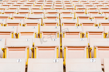 浅橙色摄影照片_浅橙色座椅。