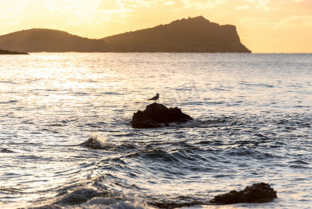 西班牙伊维萨岛艾格布兰克斯美丽的阳光。