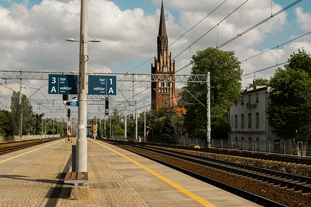 城际摄影照片_波兰格但斯克 2022 年 7 月 PKP 城际列车前往格但斯克格洛尼火车站。