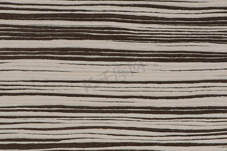 天然木材的纹理与水平的黑白条纹。