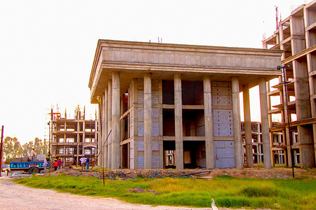 印度古吉拉特邦艾哈迈达巴德，2019年6月：艾哈迈达巴德新建大型建筑景观
