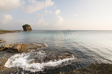 海岸线的船帆岩