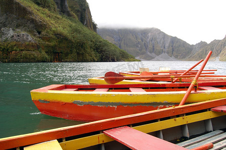 菲律宾三描礼士省的皮纳图博湖