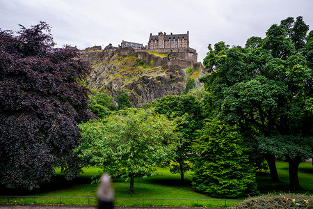 从王子街花园欣赏苏格兰老爱丁堡的景色