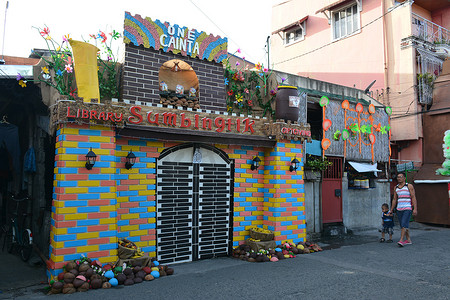 菲律宾节日摄影照片_Sumbingtik 节日房屋装饰门面位于 Cainta、Rizal、Philipp