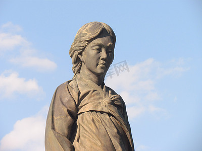 韩国春川昭阳江处女雕像