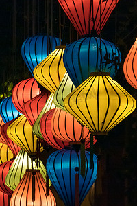 越南会安以灯笼、河流和度假胜地遗产而闻名