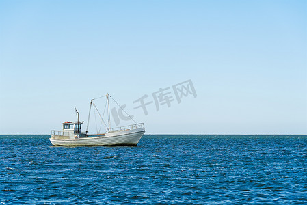 斯堪的纳维亚摄影照片_波罗的海或斯堪的纳维亚国家的古老传统 海上老式渔船。