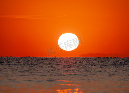 海上日出的大太阳