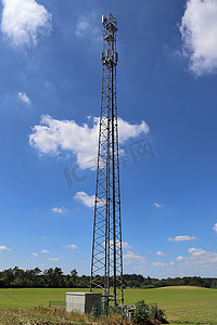 北部的电动天线和通信发射塔
