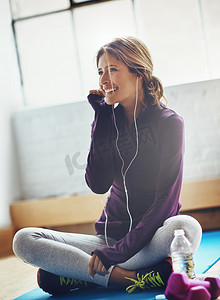 正确的音乐可以帮助你进入正确的锻炼心态。
