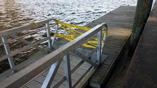黄色警示请勿用木墩和水进入胶带