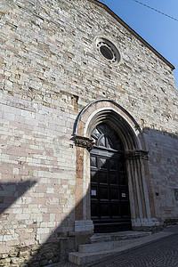 蒂法摄影照片_蒙特法尔科市中心的圣阿戈斯蒂诺教堂