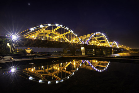 桥越南摄影照片_河内龙边的同楚桥