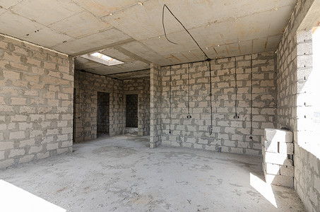 建造一栋独立住宅楼、膨胀粘土混凝土砌块墙体、整体混凝土楼板和钢筋混凝土楼板