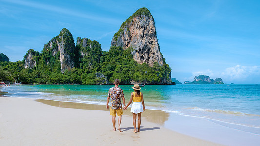 泰国甲米莱利海滩的情侣，泰国甲米莱利海滩的热带海滩