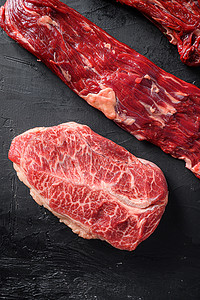 生的、另类牛排侧翼牛排、砍刀牛排或裙边切、顶部刀片或扁铁牛肉和三尖、丹佛切的三角烤。