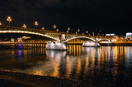 热玛吉5摄影照片_玛吉特（Margaret）桥和多瑙河。