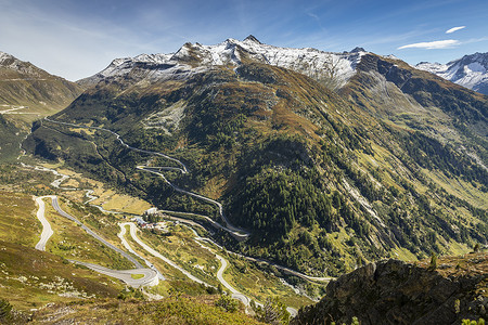 卡里姆摄影照片_格里姆瑟尔和富尔卡山口，瑞士阿尔卑斯山的戏剧性道路
