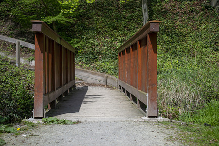 diy素材摄影照片_桥横跨溪流。