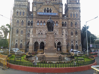 孟买总部，堡垒，孟买，马哈拉施特拉邦 400001 印度。2019 年 5 月 3 日，游客参观（仅限外部区域）参观和欣赏总部建筑。