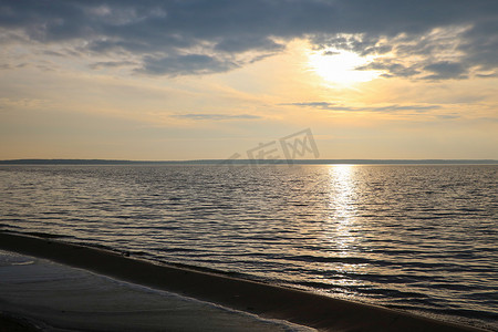 大海太阳摄影照片_海边美丽的日落。