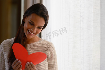 心、爱和女人阅读卡，用于情人节庆祝、母亲节或庆祝特殊日子。