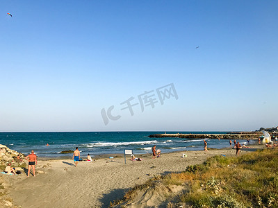 保加利亚波莫瑞 - 2019年9月1日：人们在海滩上放松。