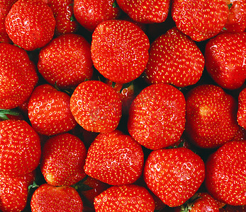 整个背景的鲜红色成熟草莓。纹理或背景