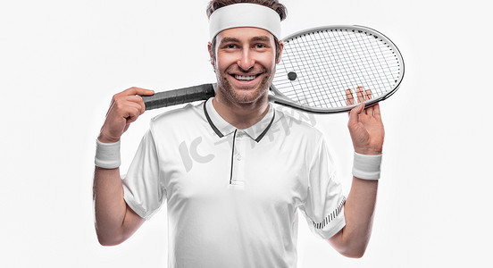 白色背景上的网球运动员。