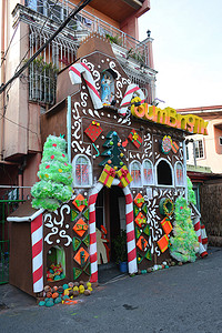 Sumbingtik 节日房屋装饰门面位于 Cainta、Rizal、Philipp