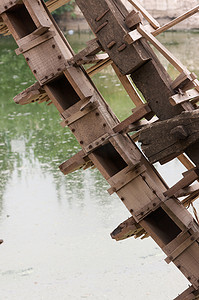 提水摄影照片_叙利亚哈马的诺里亚斯古代水车用于提水灌溉