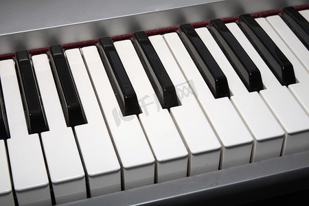 电钢琴键盘的按键特写