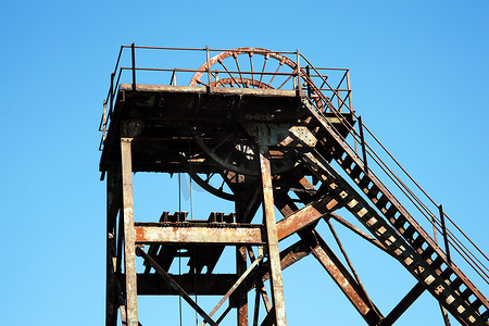 以前在煤矿井下冗余使用的提升轮